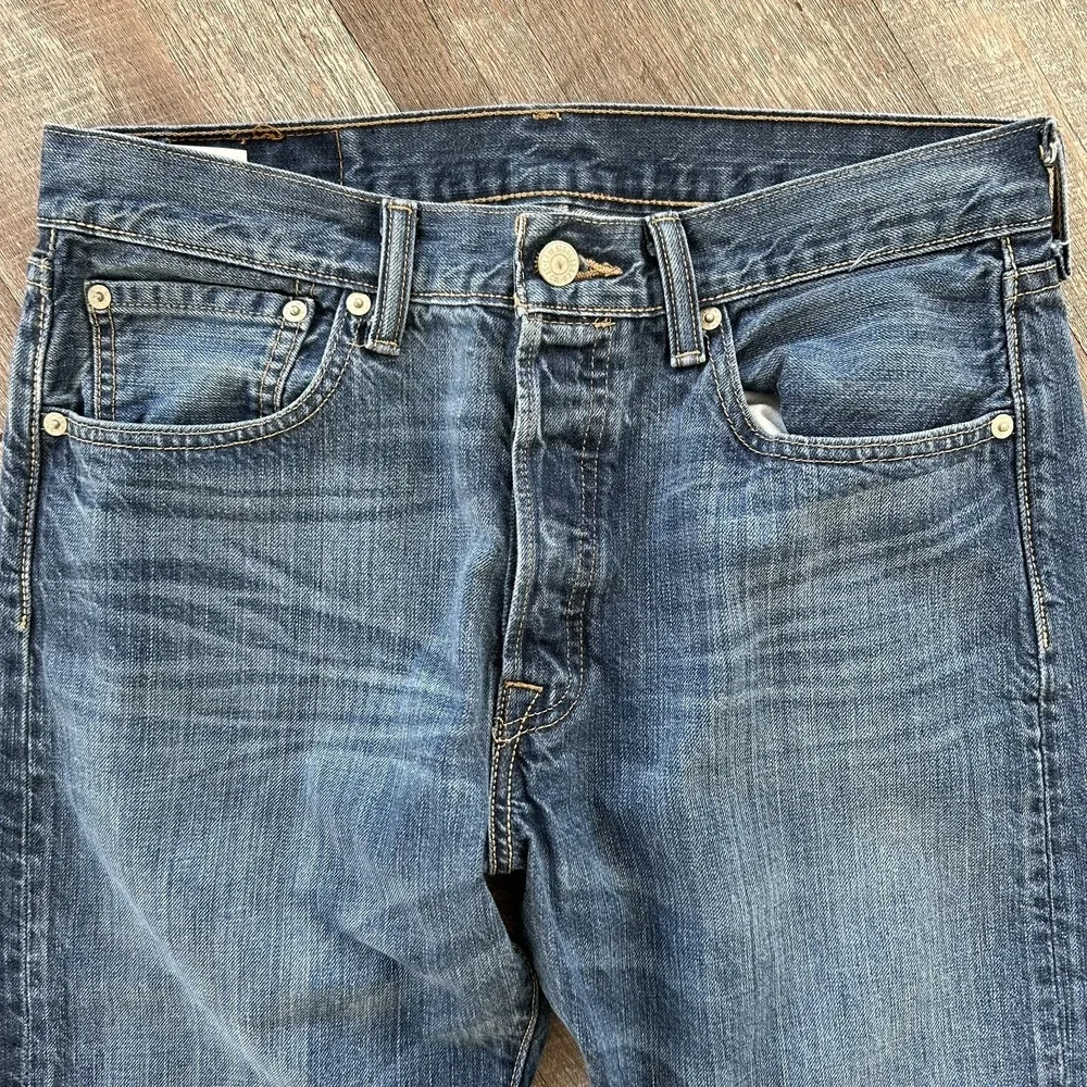Levi's 501 Original Jeans Men's 32x32 Medium Wash Button Fly Straight Leg